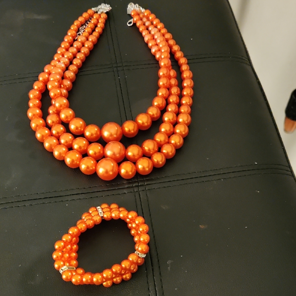 Elegant Orange Beaded Necklace and Bracelet Set